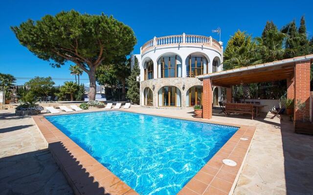 Villa - 4 Bedrooms with Pool and WiFi - 106398