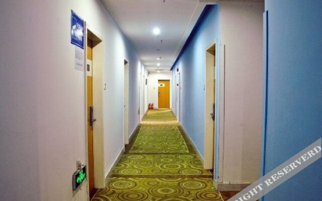Zhiying Star Travel Collection Hotel (Zhujiang New Town Wuyangyu Subway Station)