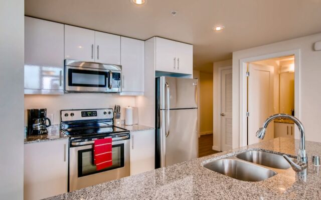 Walk to Everywhere Gaslamp 2 BR2 BA