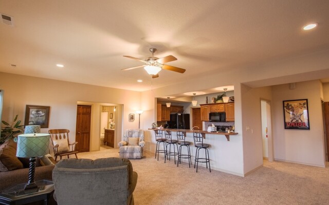 Kyler's Kondo 5 Bedroom Villa