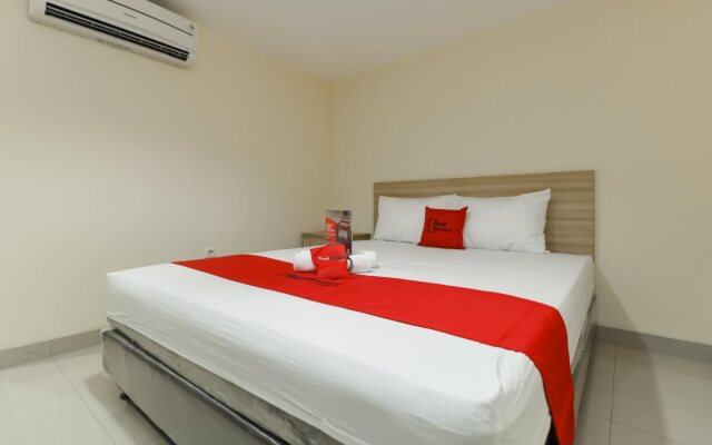 RedDoorz Plus near Harmoni Gajah Mada