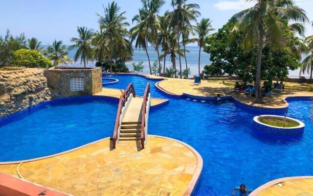Lux Suites Lamera Beachfront Villas