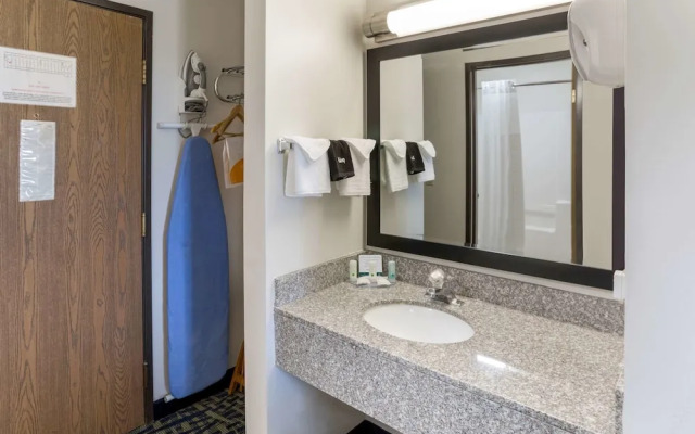 Baymont Inn and Suites Rochelle