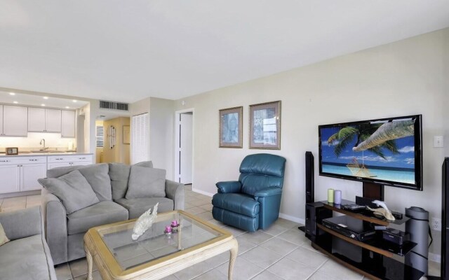 Beachfront Condo With Pool/views From two Balconies