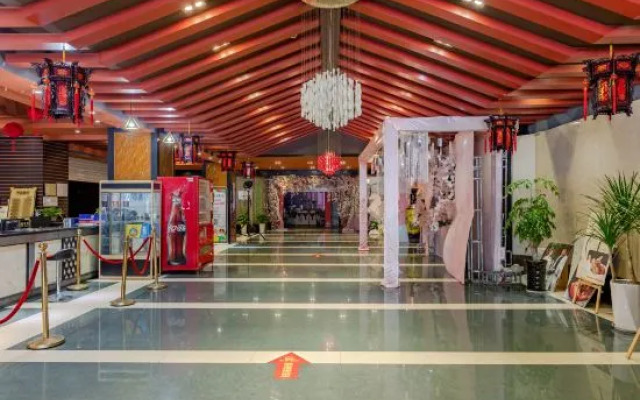 QMAX Peninsula Hotel (Huainan Top 100 Business and Trade)