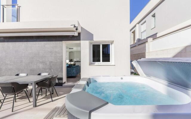 Casa Bos Dolphin Pool Jacuzzi 6p