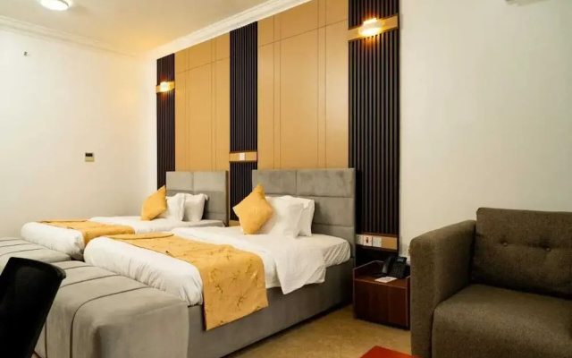 Julirose Hotel and Suites