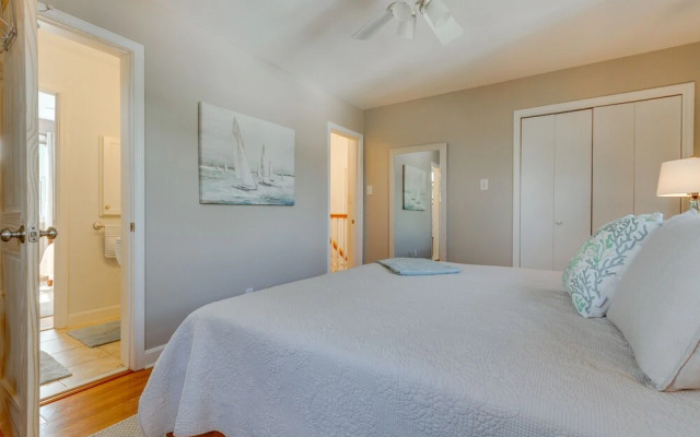 Pensacola Paradise: Furnished Deck & Gas Grill!