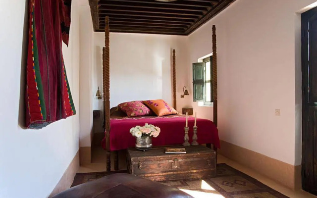 Riad Le J