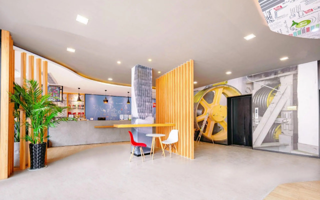 Ibis Ningbo Tianyi Square