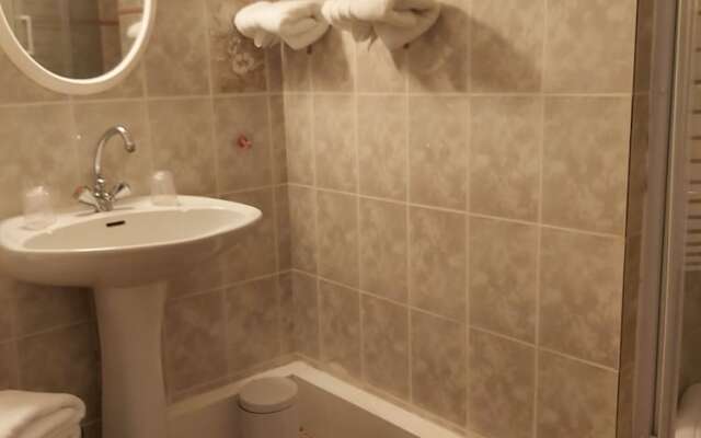 Le Logis Des Bessons