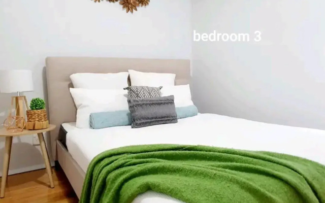 Entire 3 bedroom Doveton house, no sharing