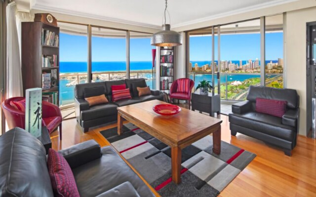 Luxury 3BR Apt with Incredible Views