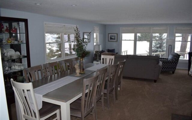 Looking Glass Beachfront Inn