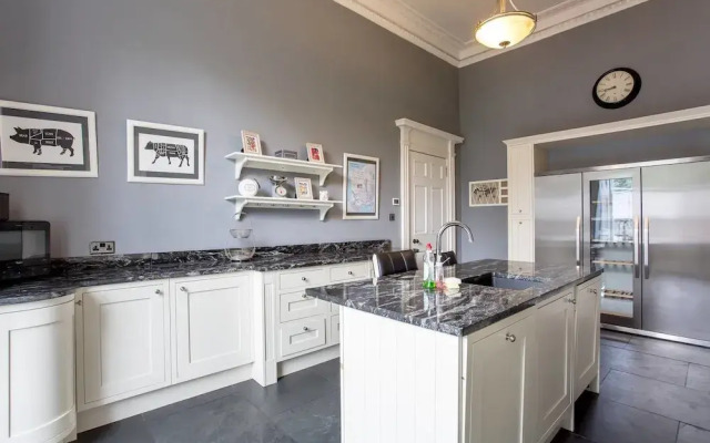 Huge Luxury Townhouse in the City Centre