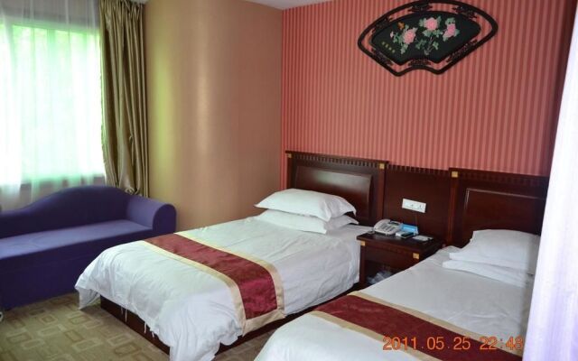 Hushang Hotel