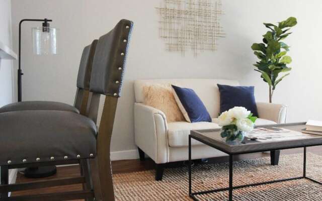 The Gulfstream - Vibrant Studio Heart of Downtown