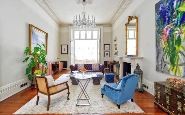 Grand 2 Bedroom Flat, Kensington