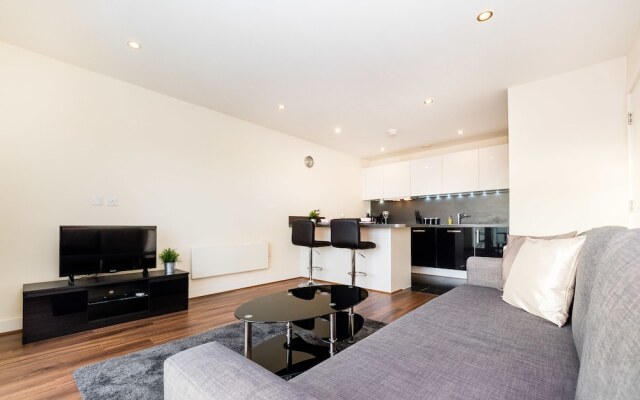 Deluxe Kennet Island Apartment