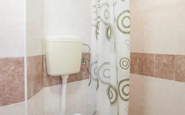 Chic Studio Flat With Balcony Near Beach in Tivat