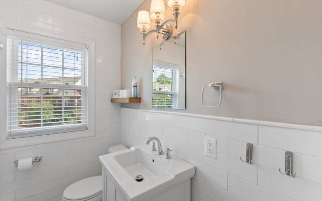 Massive 5BR Historic CozySuites House