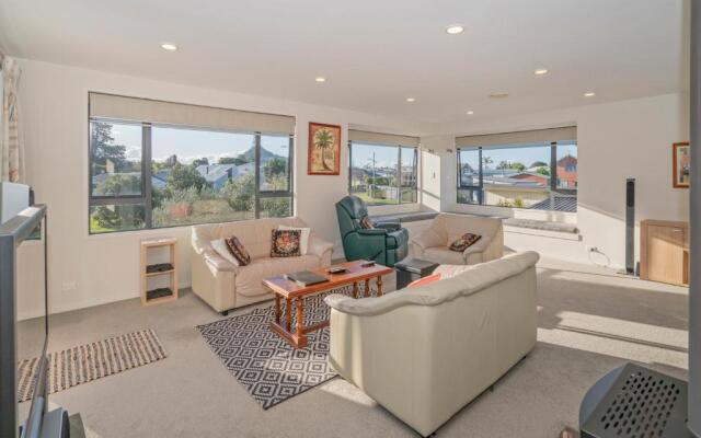 Pauanui Hangar Retreat - Pauanui Holiday Home