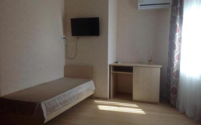 Hotel 1 May