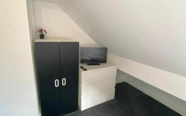 Pristine 2 bedroom apartment with off street parking