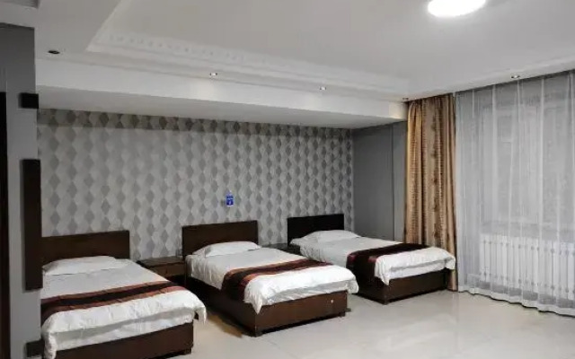 Heihe Bianguan Mingyue Hotel