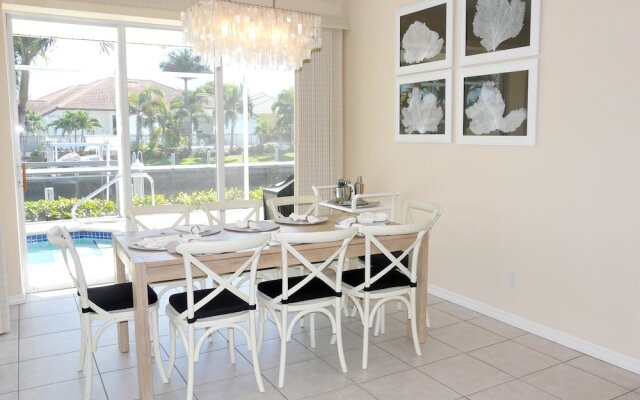 Luxuriously Furnished Waterfront Home With Pool/spa