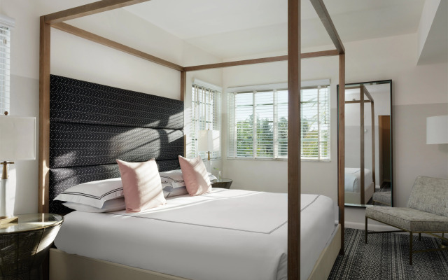 Kimpton Surfcomber Hotel by IHG
