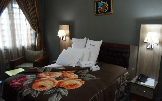Crownedge Hotel