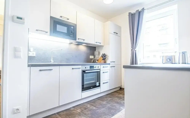 Modern 1BR 1LR Apt Donaustadt Area