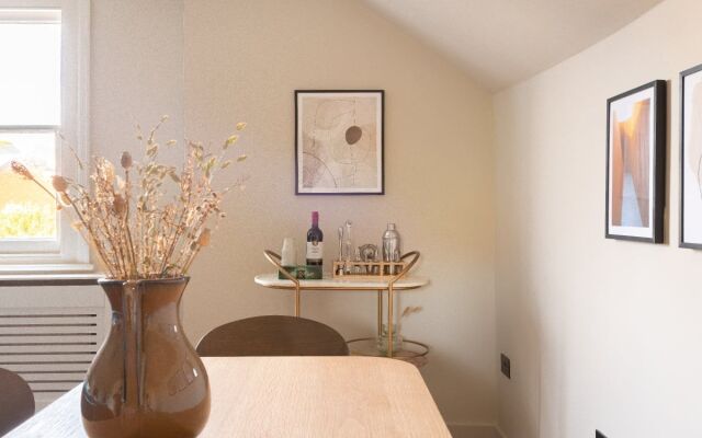 The Streatham Common - Modern & Bright 2BDR Apartment