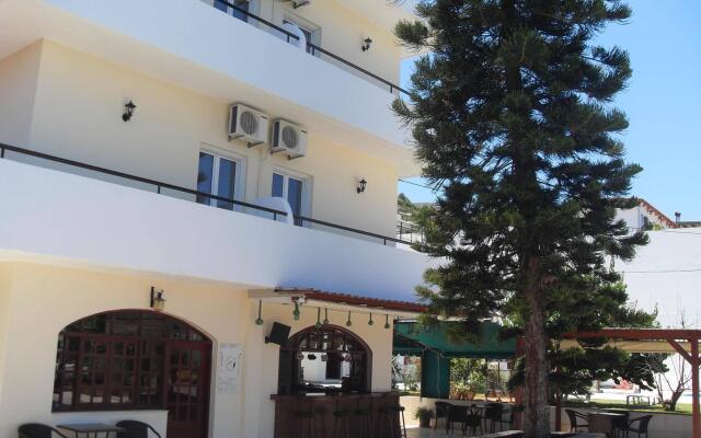 Iraklis Studios & Apartments