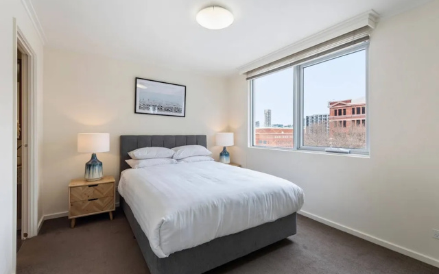 Gorgeous 3-bed Apartment Near Flagstaff Gardens – Guest Rooms – Melbourne