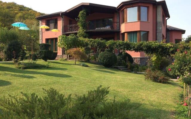 Villa Ananuri