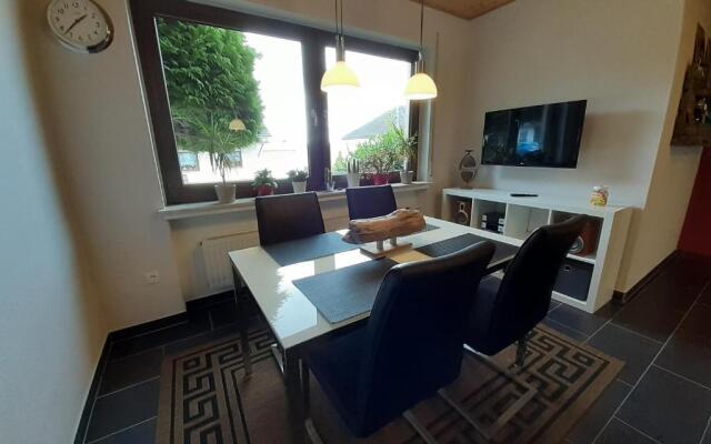 Ferienwohnung 75m² Terrasse Parkplatz WallBox Nürburgring