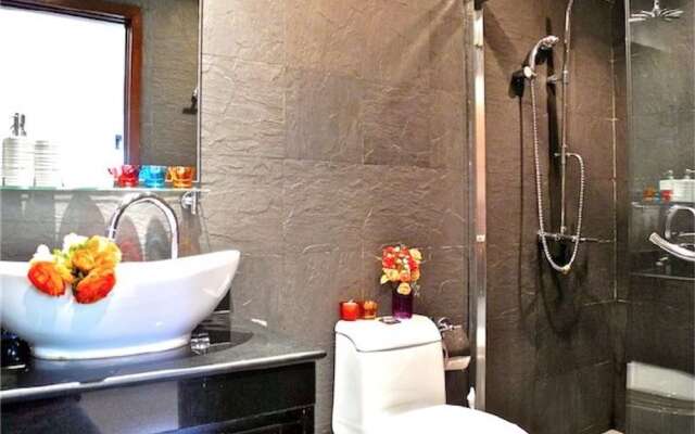 Sunrise 3 bedrooms Modern Apartment In Nai Harn