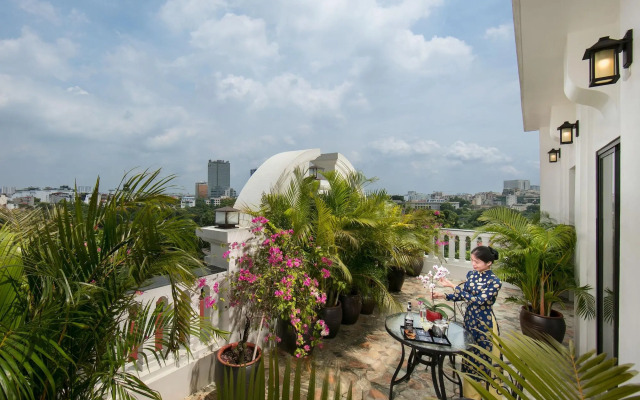 The Oriental Jade Hotel
