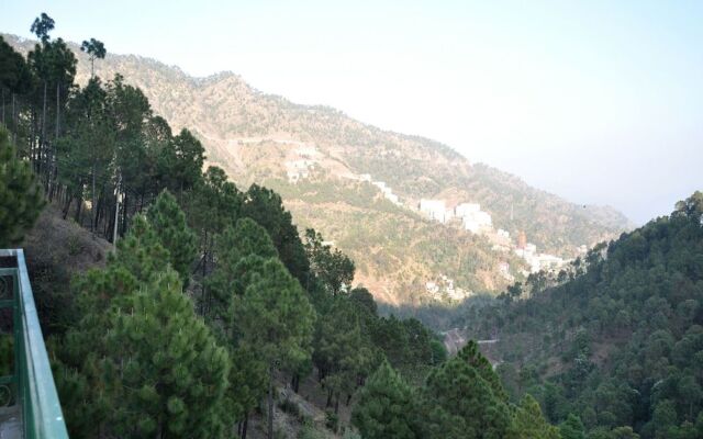 OYO 13463 Home Studio Valley view Kumarhatti