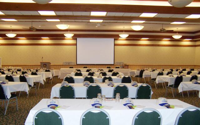 Norwood Inn & Suites