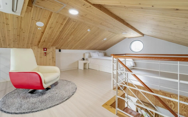 Yeosu Sunset Hostel and Pension