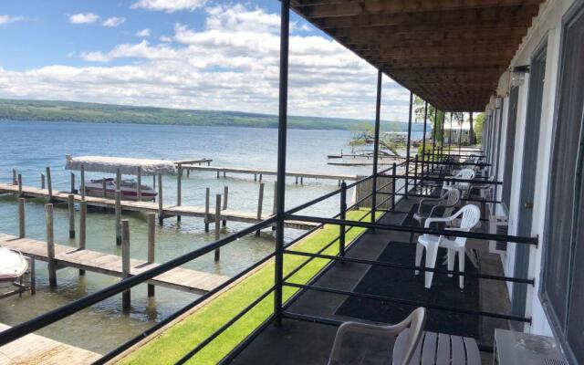 Showboat Motel Restaurant & Bar