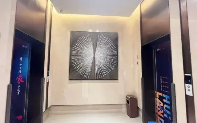 U⁺ Apartment