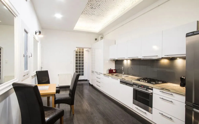 Budapest White Boat Apartments