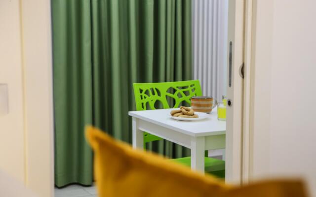 Mira Naples Apartment II