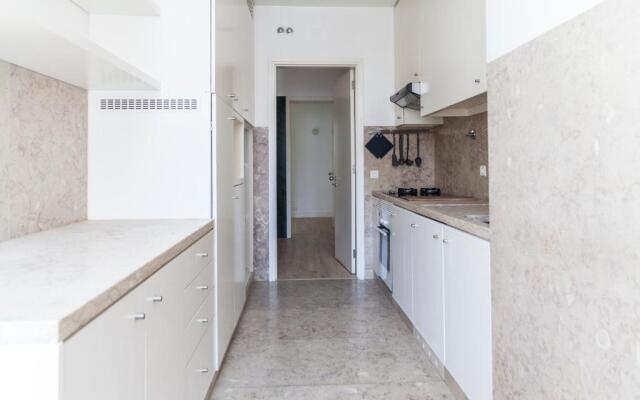 Classy 2BDR Apartment in Downtown by LovelyStay