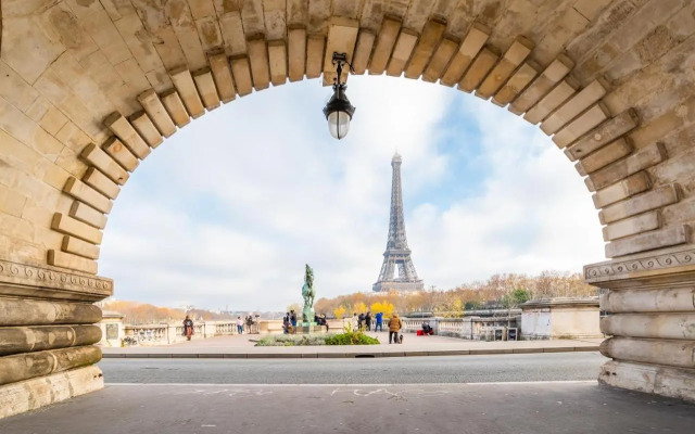 Veeve - Impressions of the Eiffel Tower