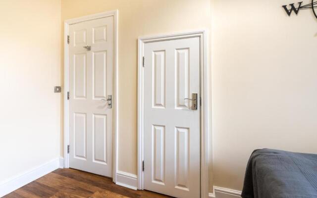 Luxury 2BDR duplex apt, N London, 2 floors